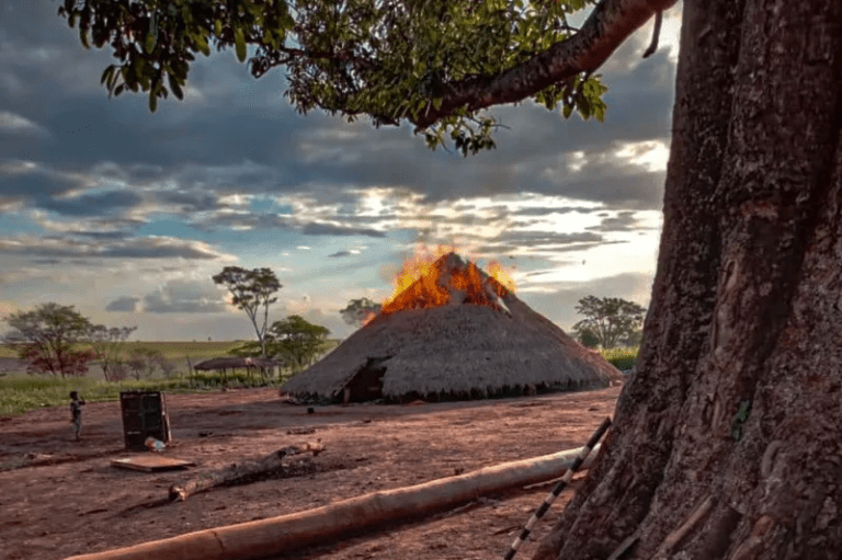 Leia mais sobre o artigo Fundamentalismo religioso e disputas por terras motivam destruição de casas de reza Guarani Kaiowá