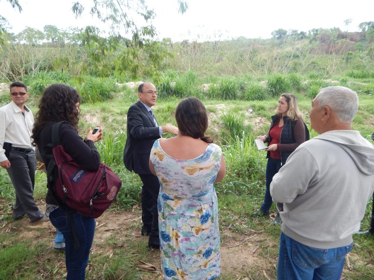 Read more about the article Organizações fazem visita para averiguar situação das famílias vítimas de remoção em São José dos Campos