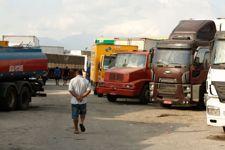 Read more about the article Sobre a greve dos caminhoneiros
