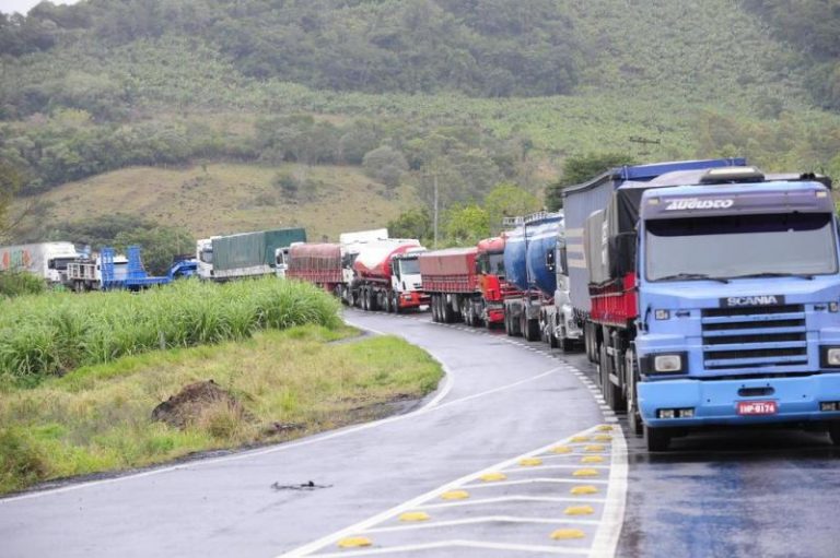 Leia mais sobre o artigo Quem são os caminhoneiros que pararam o Brasil?