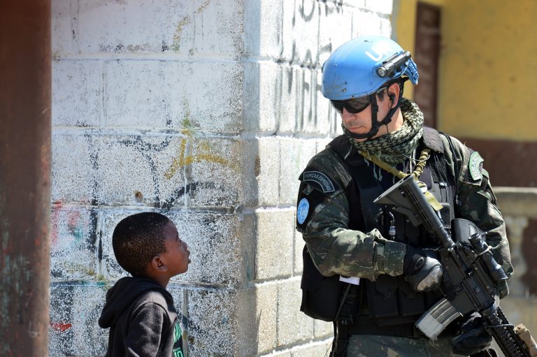 Read more about the article “Sucesso” e “sacrifício” nas Intervenções militares brasileiras:  Haiti e Rio de Janeiro no século XXI