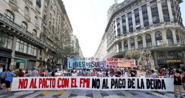 Read more about the article Milhares protestam contra o FMI e o sistema da dívida na Argentina