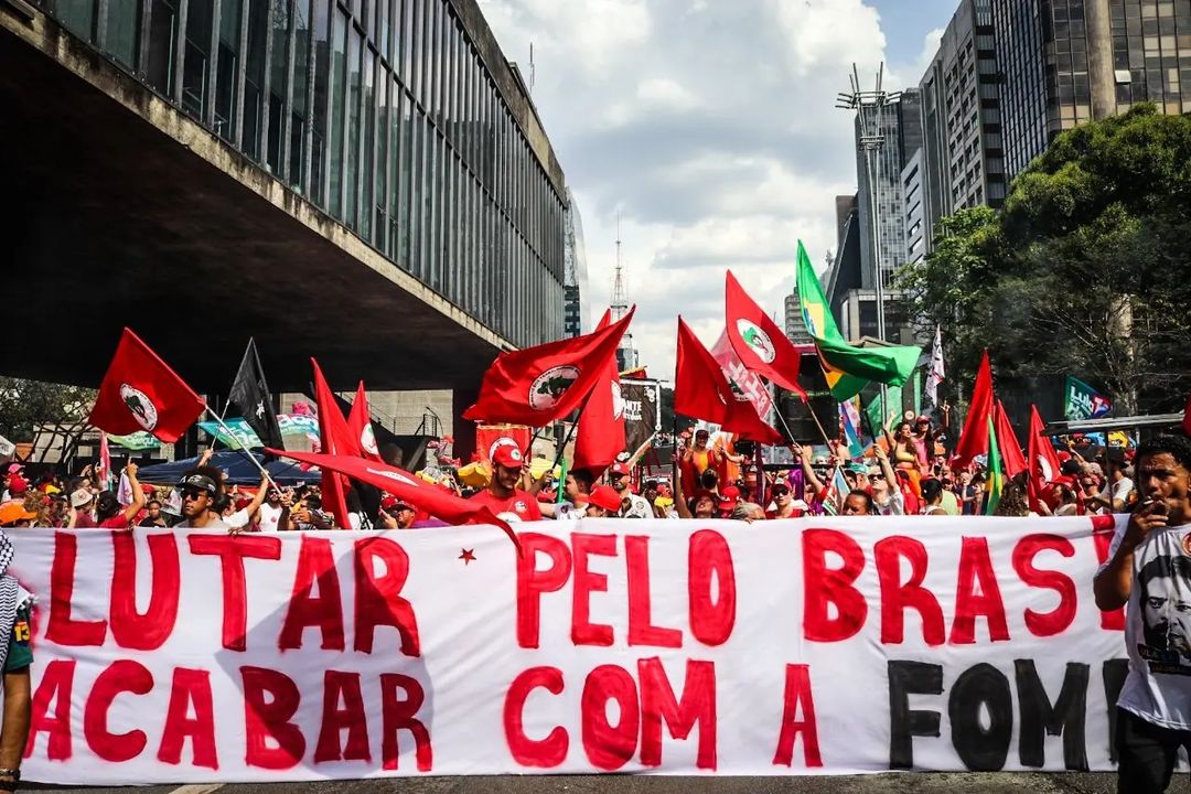 Read more about the article ANÁLISE DE CONJUNTURA – Não baixar a guarda, nem se iludir: a reconstrução do Brasil exige luta e mobilização