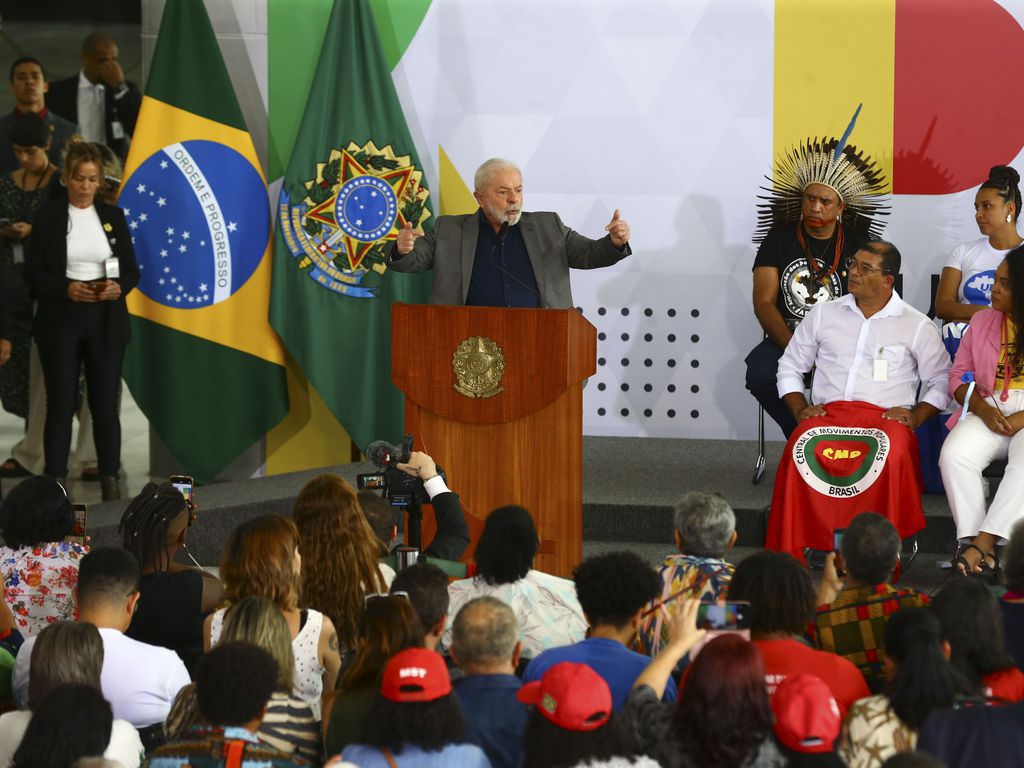 Participação popular no governo fortalece democracia brasileira