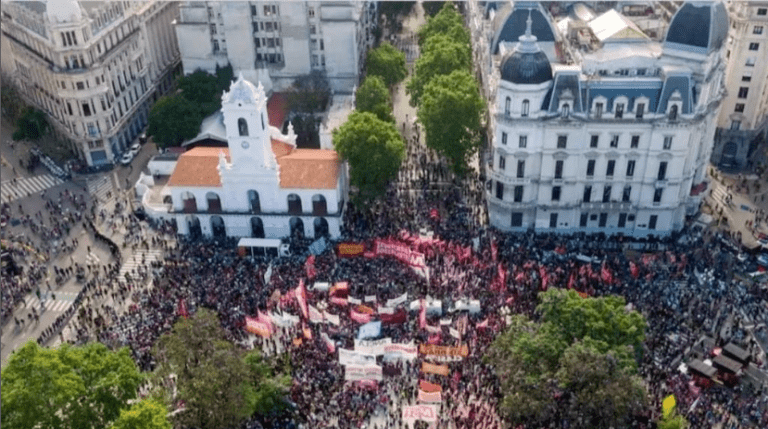 Leia mais sobre o artigo População argentina vai às ruas neste dia 24 contra ‘pacote’ ultraneoliberal de Milei