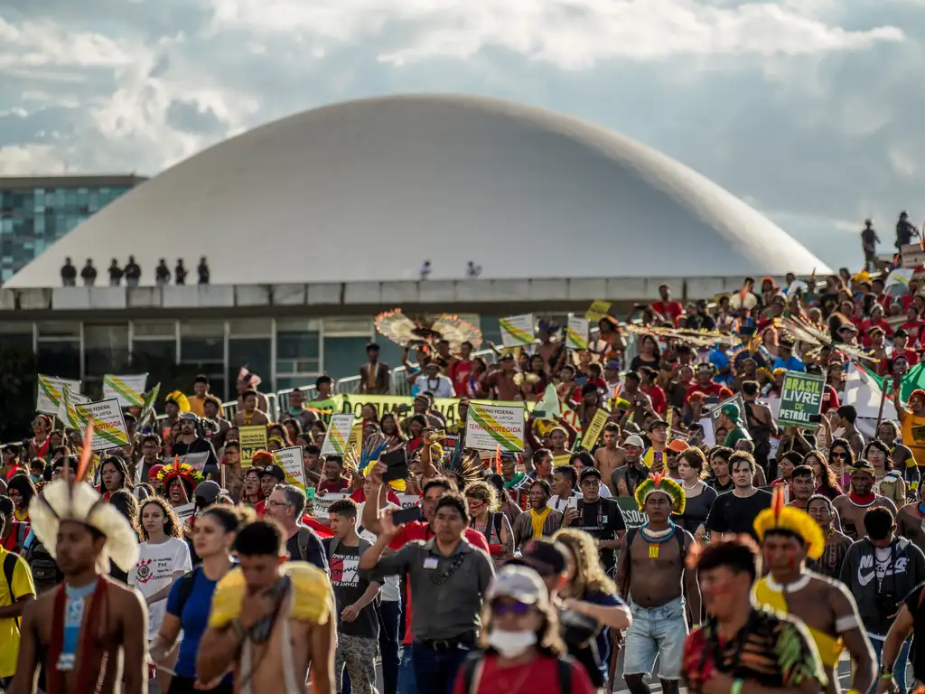 Acampamento Terra Livre: indígenas marcham em Brasília por demarcação de terras e contra o garimpo