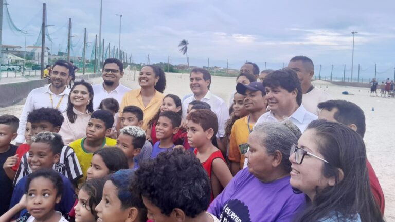 Leia mais sobre o artigo Prefeito de Fortaleza visita Comunidade Raízes da Praia