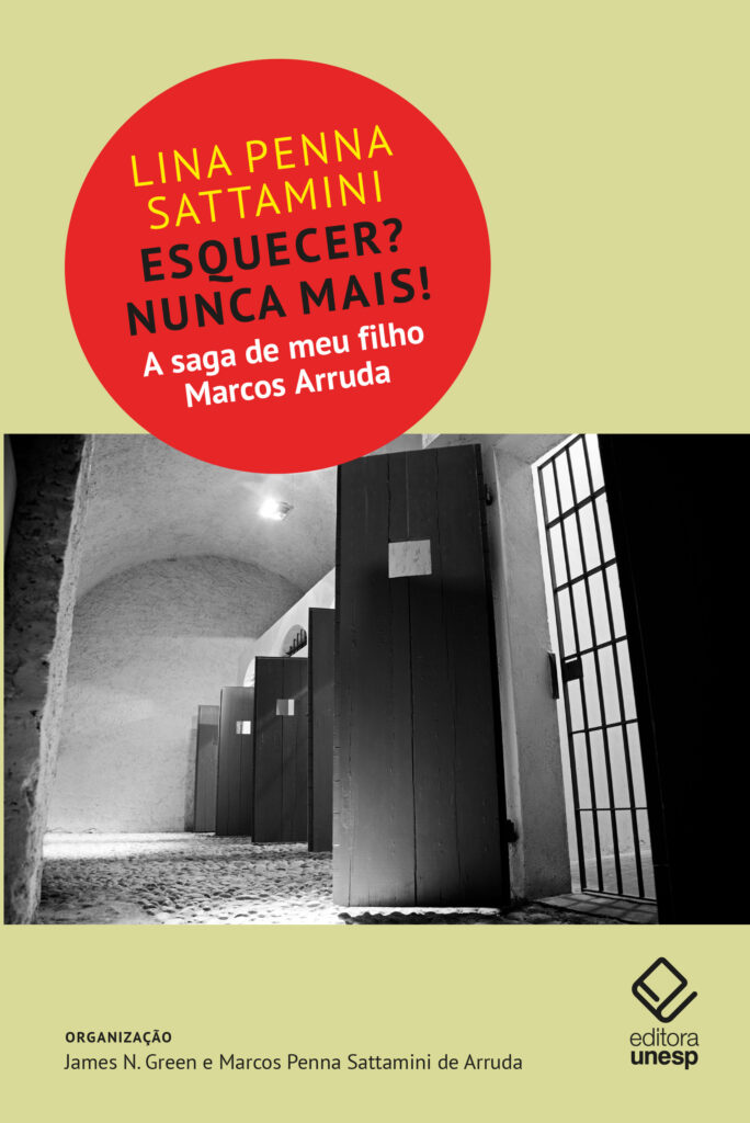 Capa do livro “Esquecer? Nunca mais! A saga de meu filho Marcos Arruda”, de Lina Penna Sattamini, publicado pela Editora UNESP. Na parte superior, um círculo vermelho contém o título e o nome da autora em letras maiúsculas. Abaixo, uma fotografia em preto e branco mostra o interior de uma prisão com portas de celas fechadas e uma cela aberta com grades. Na parte inferior, os nomes dos organizadores: James N. Green e Marcos Penna Sattamini de Arruda. Ao lado, o logotipo da Editora UNESP.