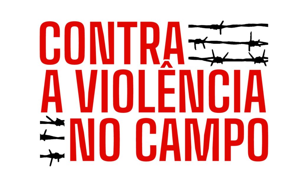 Cartaz branco com o texto "CONTRA A VIOLÊNCIA NO CAMPO" escrito em letras maiúsculas vermelhas e grossas. O design inclui ilustrações de fios de arame farpado pretos: três linhas horizontais à direita da palavra "CONTRA" e três verticais à esquerda das palavras "NO CAMPO".
